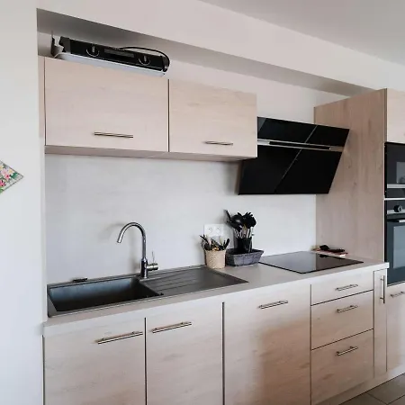 Apartment Lumineux Et Climatise Avec Wifi Et Parking A Narbonne-plage - Fr-1-409-202 *
