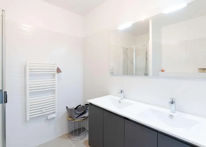 Lumineux Et Climatise Avec Wifi Et Parking A Narbonne-plage - Fr-1-409-202 Διαμέρισμα Ναρμπόν